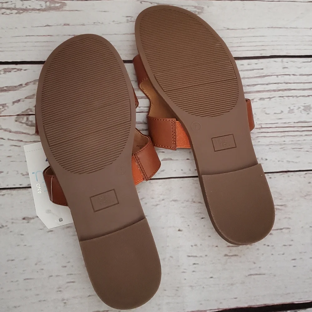 Time and Tru women's core H band cut out sandals Cognac size 7
